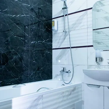 в самому центрі вул костюшка *