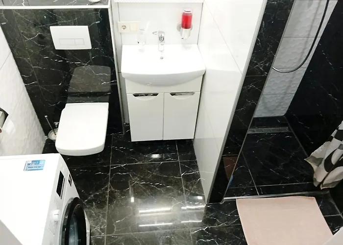 в самому центрі вул костюшка *